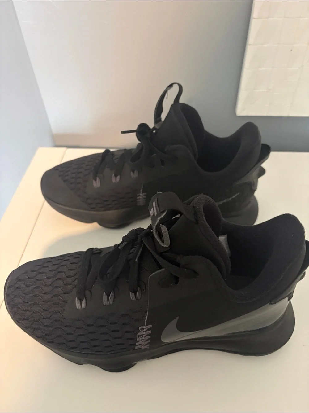 Nike LeBron Witness V 5 Black Size 7.5  Zoom Air Basketball Mint Condtion